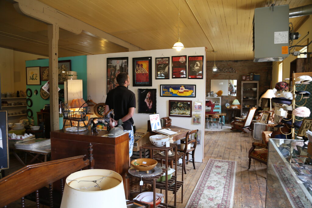 Stores in Jackson: Jackson Antique Mall